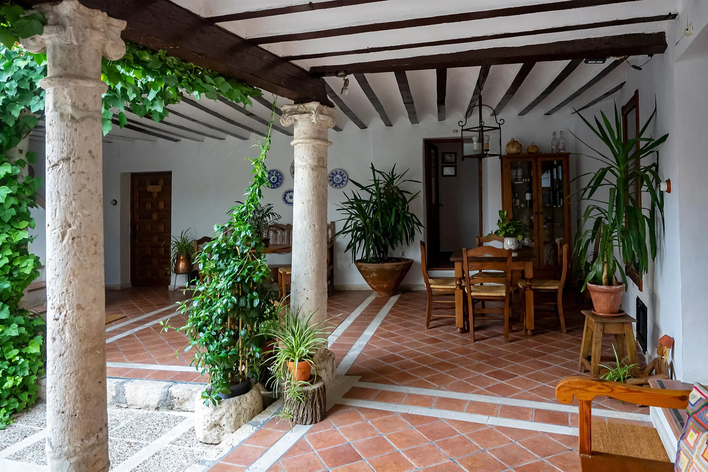 Casa señorial bajo el castillo de Xàtiva — Patio