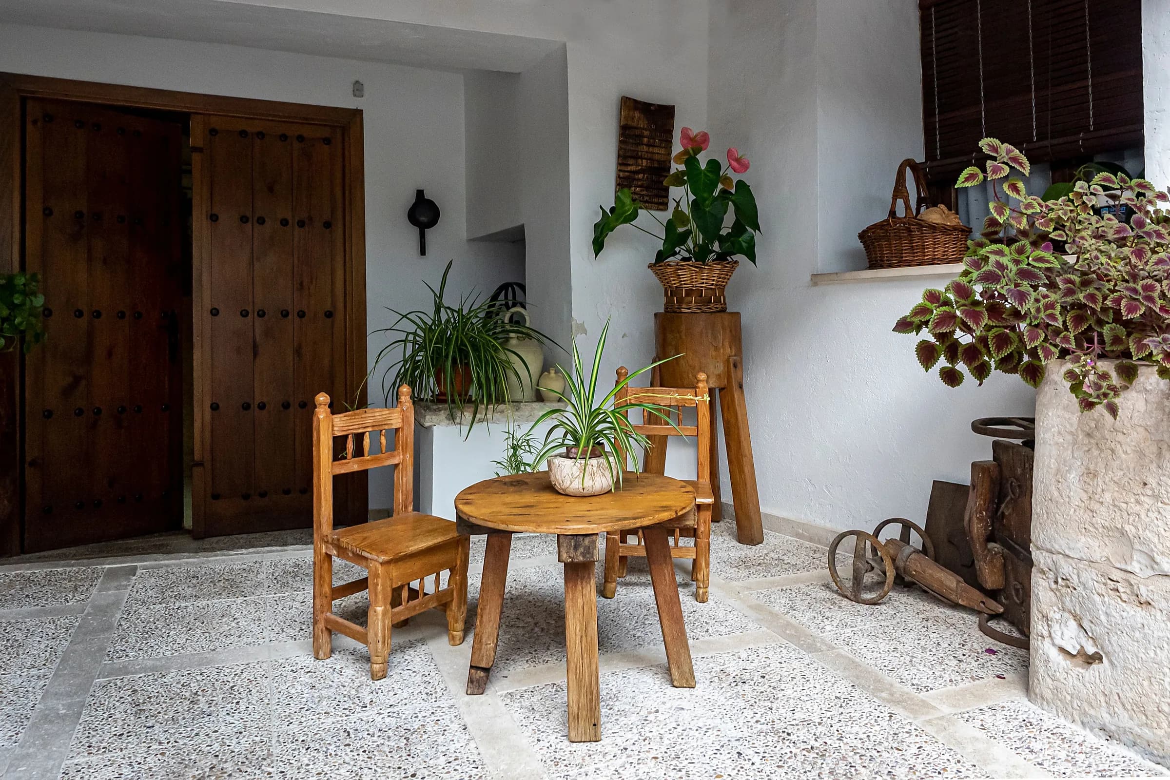 Casa señorial bajo el castillo de Xàtiva — Patio