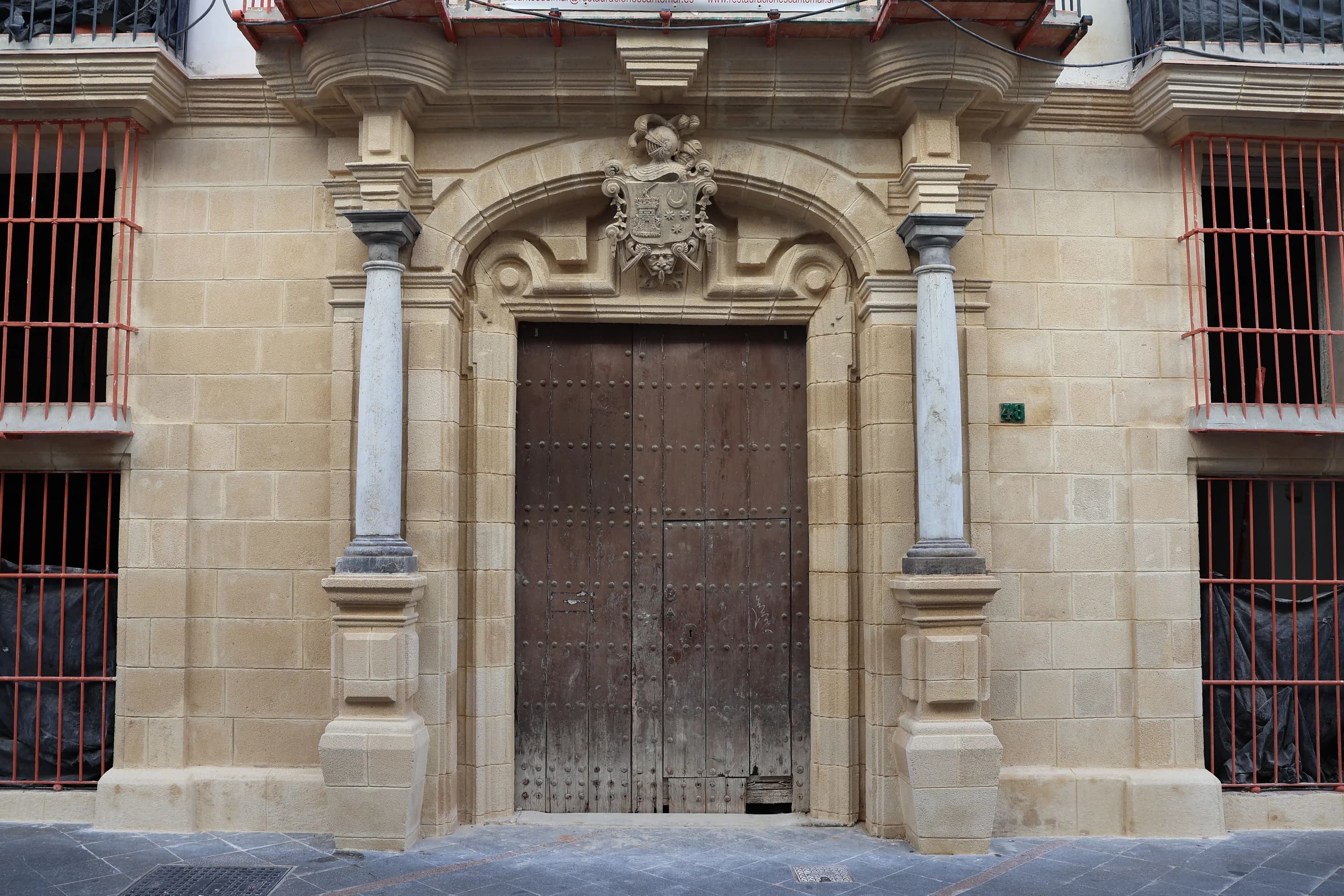 Casa señorial bajo el castillo de Xàtiva — Detalle