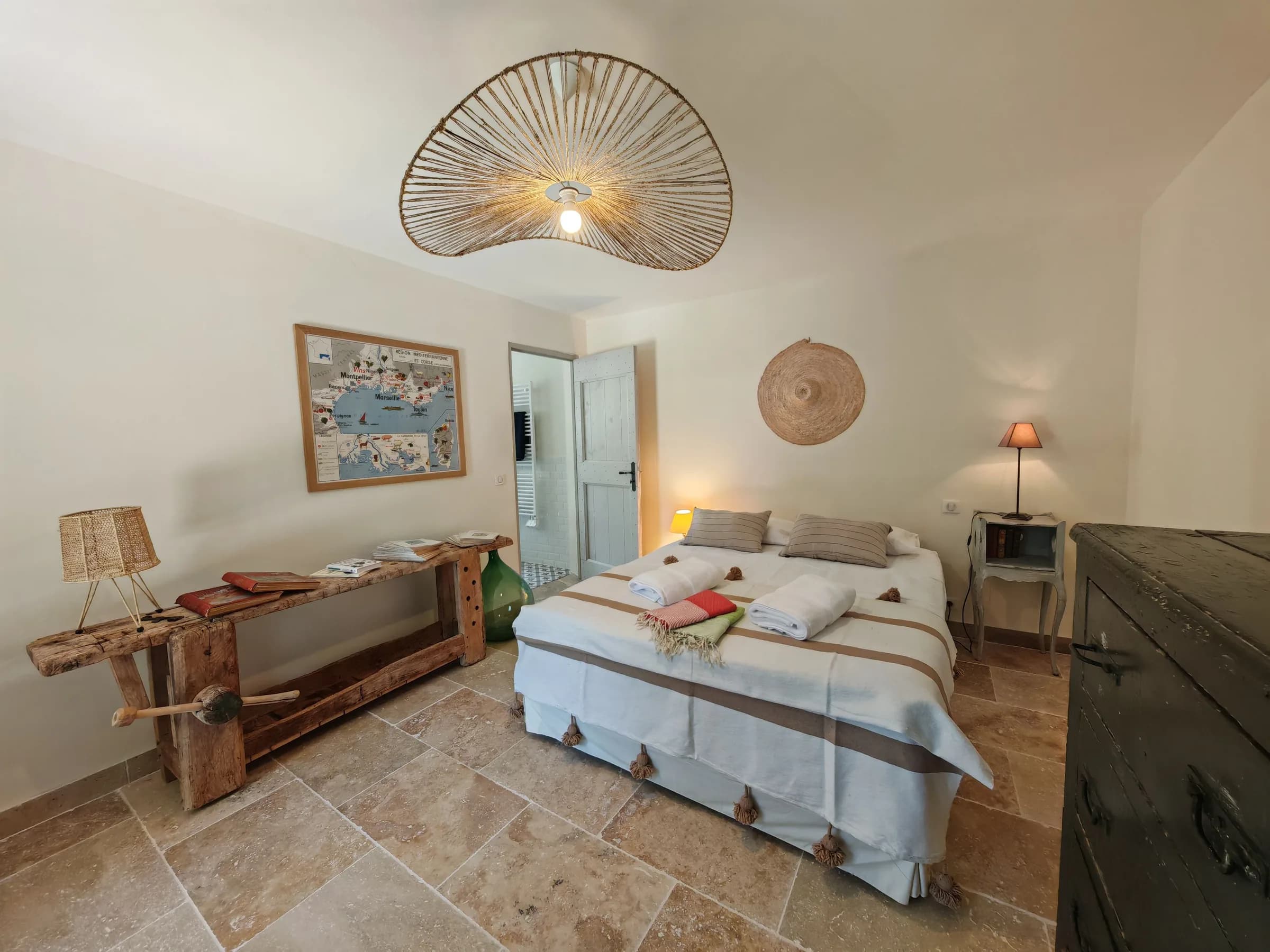 Finca entre olivos al pie del Montgó — Dormitorio